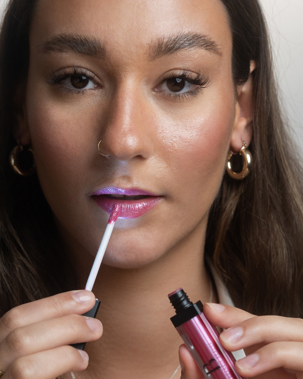 lip gloss glitter with led light feature and mirror girl using