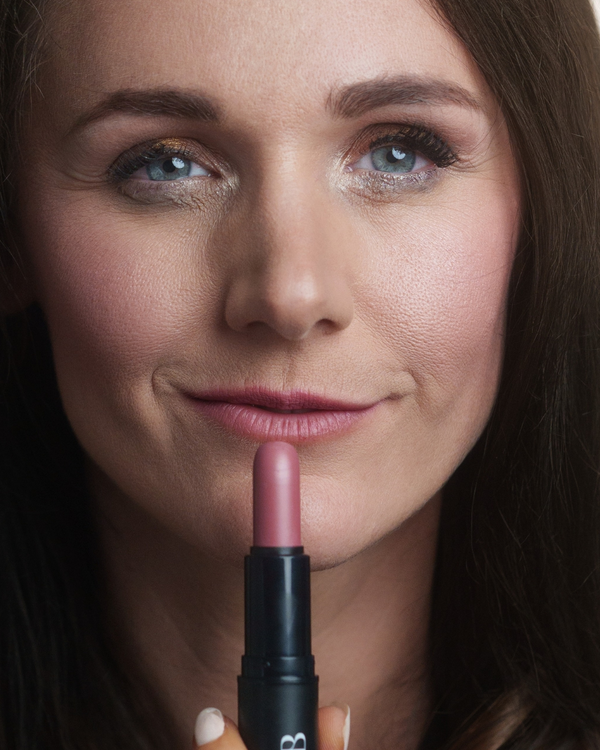 natural lipstick with creme and satin matte finish moisturing aussie girl applying
